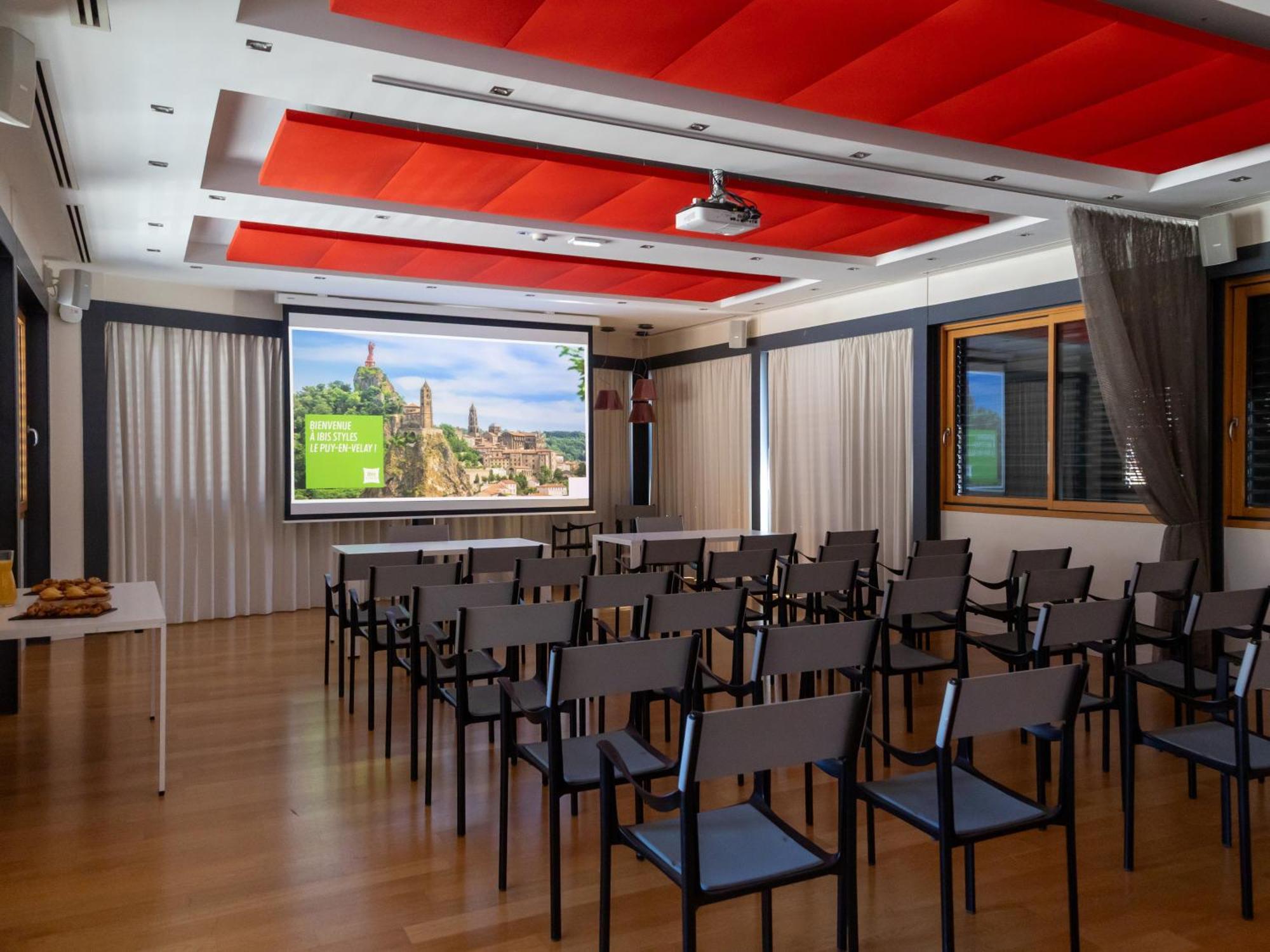 Ibis Styles Le Puy En Velay Hotel Bagian luar foto