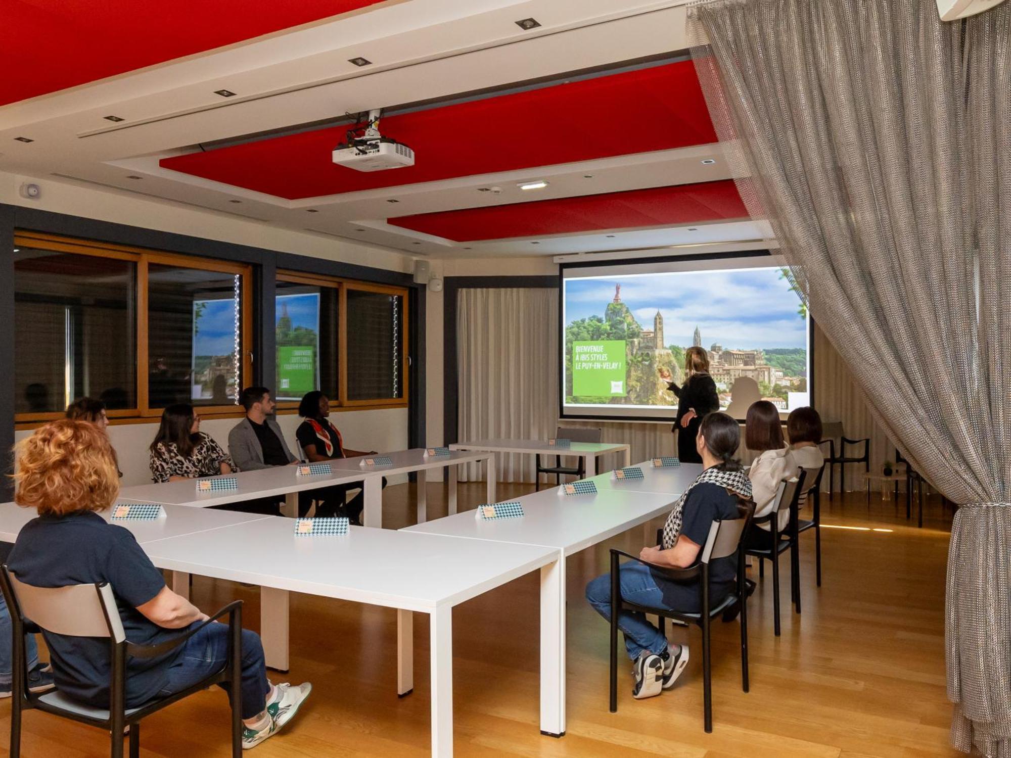 Ibis Styles Le Puy En Velay Hotel Bagian luar foto