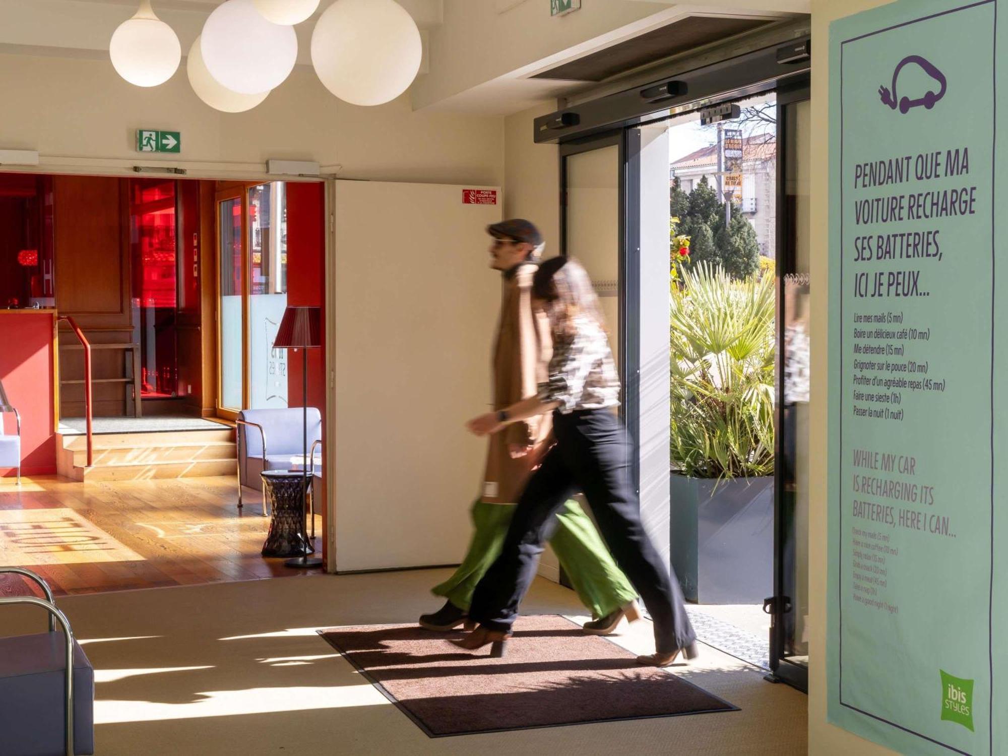 Ibis Styles Le Puy En Velay Hotel Bagian luar foto