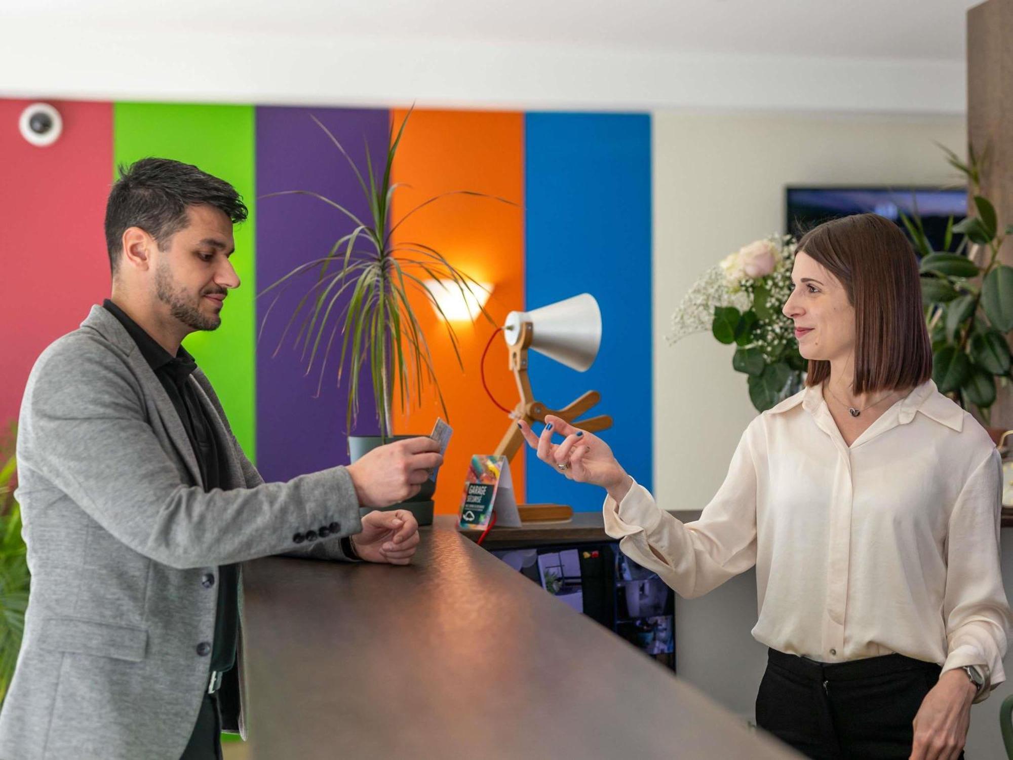 Ibis Styles Le Puy En Velay Hotel Bagian luar foto