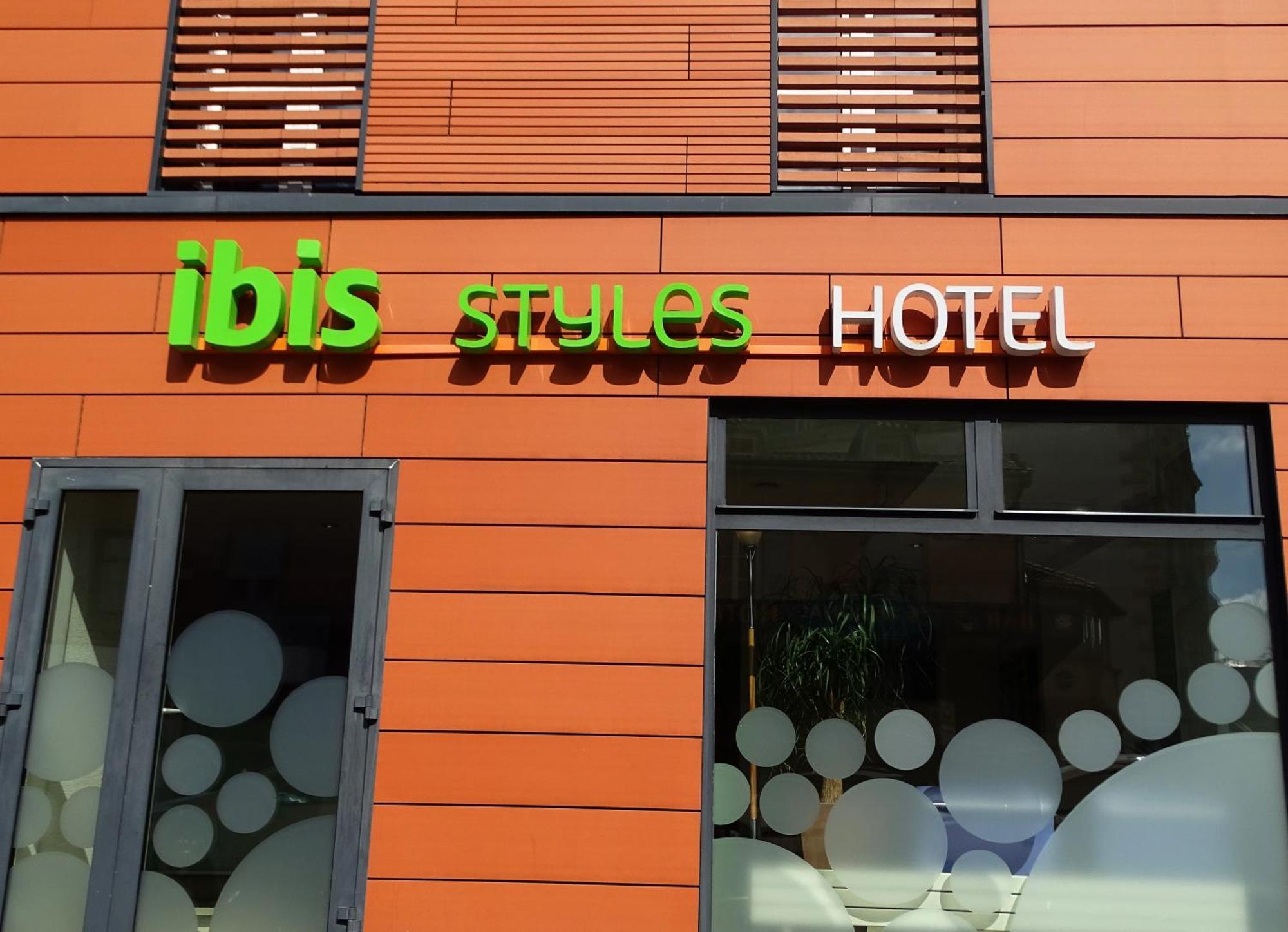 Ibis Styles Le Puy En Velay Hotel Bagian luar foto